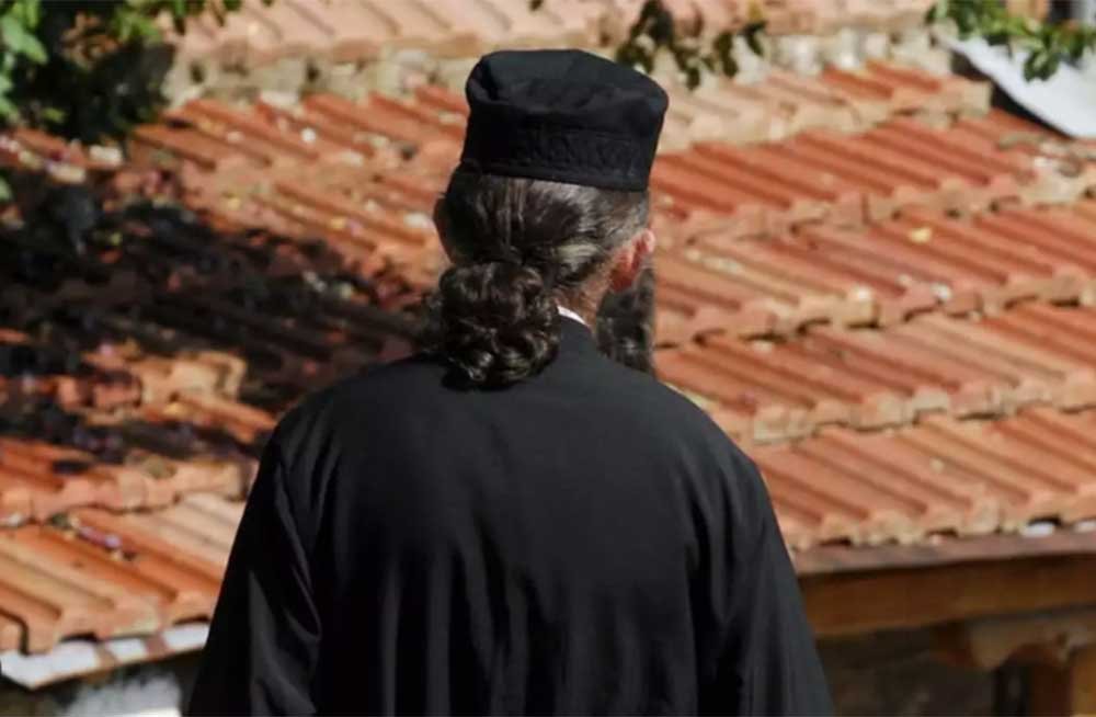 Λάρισα: Ιερέας έπεσε στο κενό από σκεπή εκκλησίας – Νοσηλεύεται με κατάγματα σε αυχένα, θώρακα και άκρα