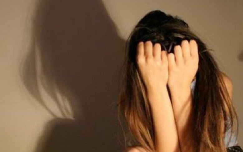 Πάτρα: Η μητέρα της 16χρονης κατήγγειλε τον επιχειρηματία που κρατούσε κλειδωμένη την κόρη της