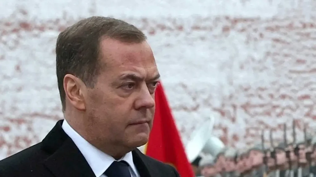 Ο Μεντβέντεφ απειλεί την ΕΕ: «Βουλώστε το, συμμετέχετε άμεσα στον πόλεμο κατά της Ρωσίας, μην κοιμάστε ήσυχοι»