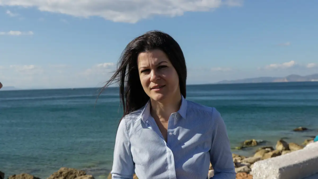 Η Ιωάννα Γκελεστάθη παραιτήθηκε από τη ΝΔ με αιχμές για «κονκλάβια» και «πολιτικούς εκβιασμούς»