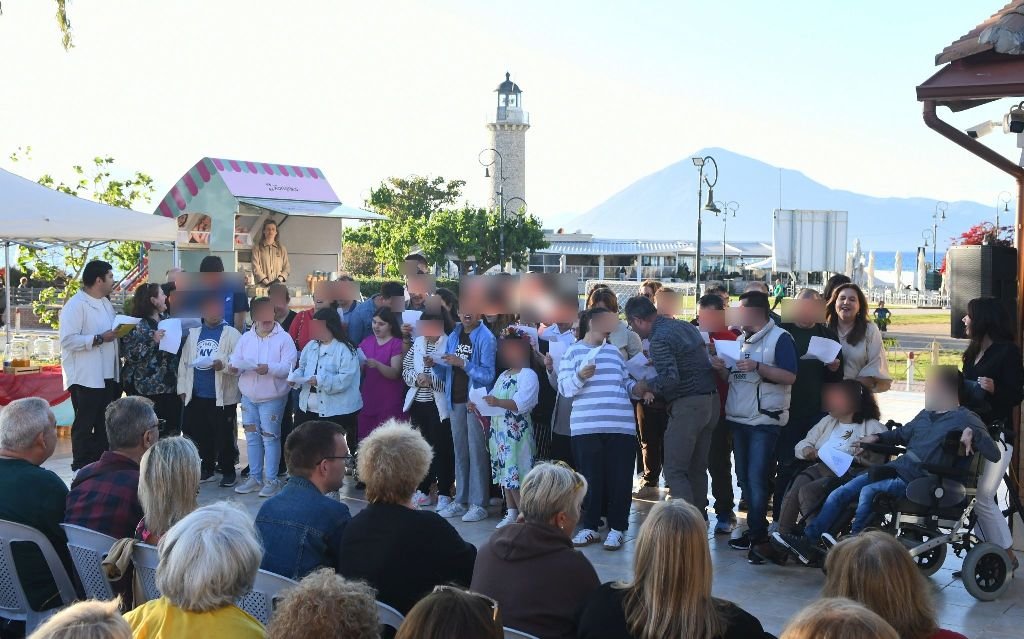 Πάτρα: Με χαμόγελα τα εγκαίνια της 5ης Πανελλήνιας Έκθεσης Εικαστικών των ΚΔΑΠΑμεΑ του ΚΟΔΗΠ – ΦΩΤΟ