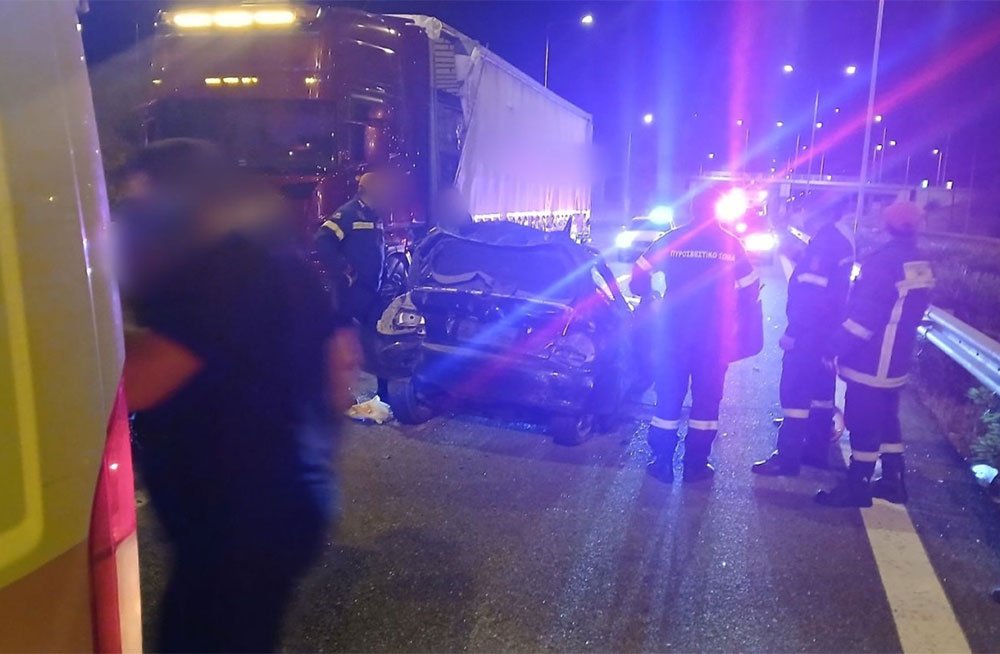 Δυτική Ελλάδα: Νταλίκα προσέκρουσε σε ΙΧ – Νεκρός ένας οδηγός
