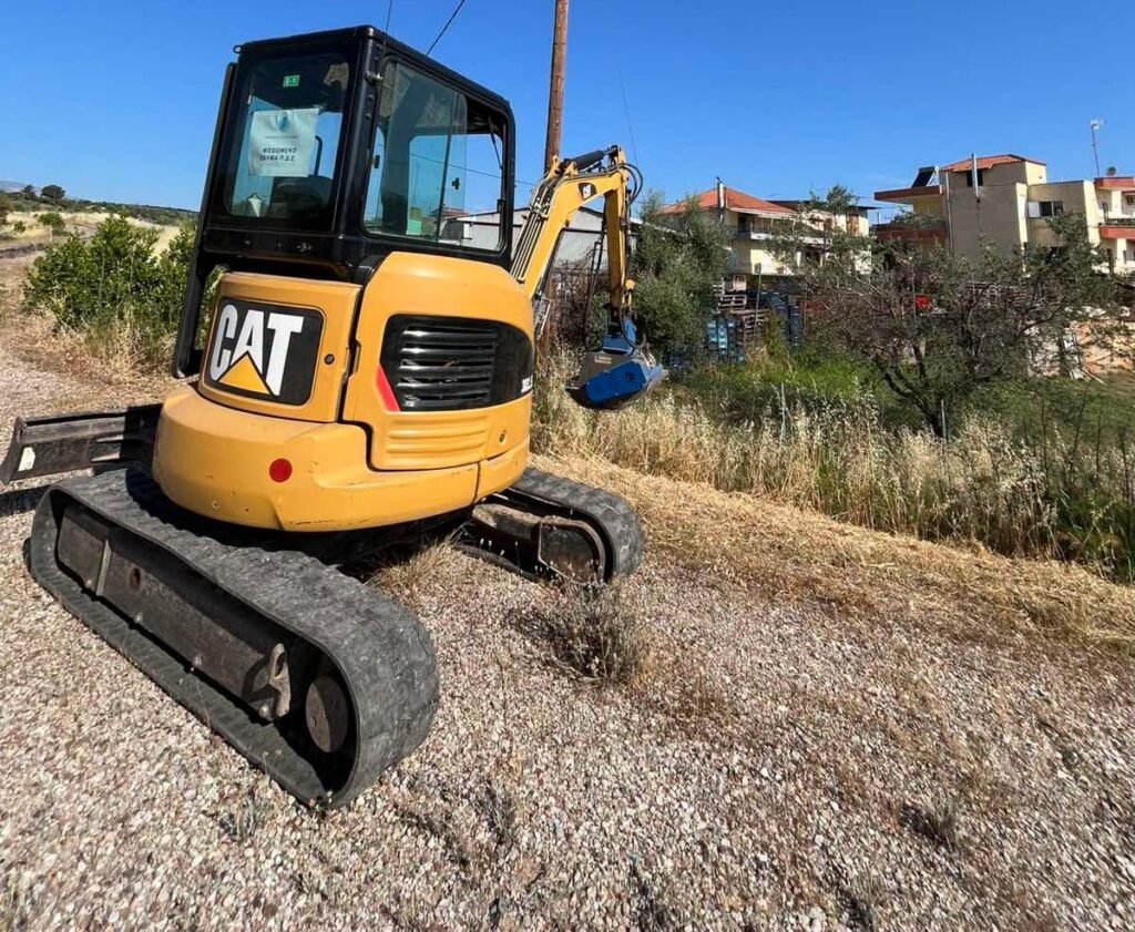 Η Περιφέρεια Αχαΐας καθαρίζει τα οικόπεδά της για προφύλαξη από πυρκαγιές Η Περιφέρεια Αχαΐας καθαρίζει τα οικόπεδά της για προφύλαξη από πυρκαγιές