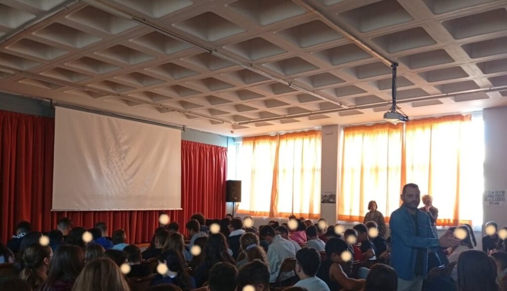 Πάτρα: Ενημερωτικές δράσεις σε σχολεία για παραβατικότητα και διαδίκτυο Πάτρα: Ενημερωτικές δράσεις σε σχολεία για παραβατικότητα και διαδίκτυο