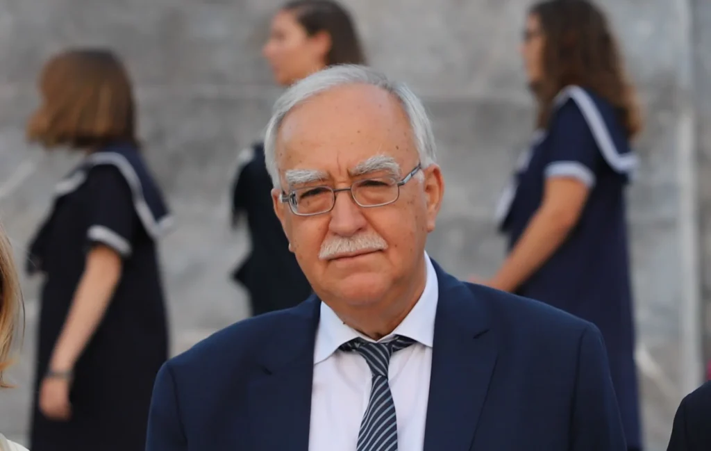 Ο Δήμαρχος Καλαβρύτων συνεχάρη τους υποψηφίους των Πανελληνίων Ο Δήμαρχος Καλαβρύτων συνεχάρη τους υποψηφίους των Πανελληνίων