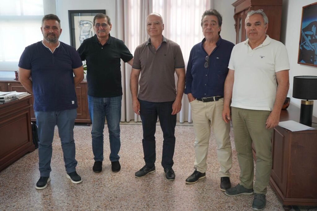 Πάτρα: Ο Πελετίδης υπέγραψε την αναβάθμιση της πλατείας Ελευθερίας