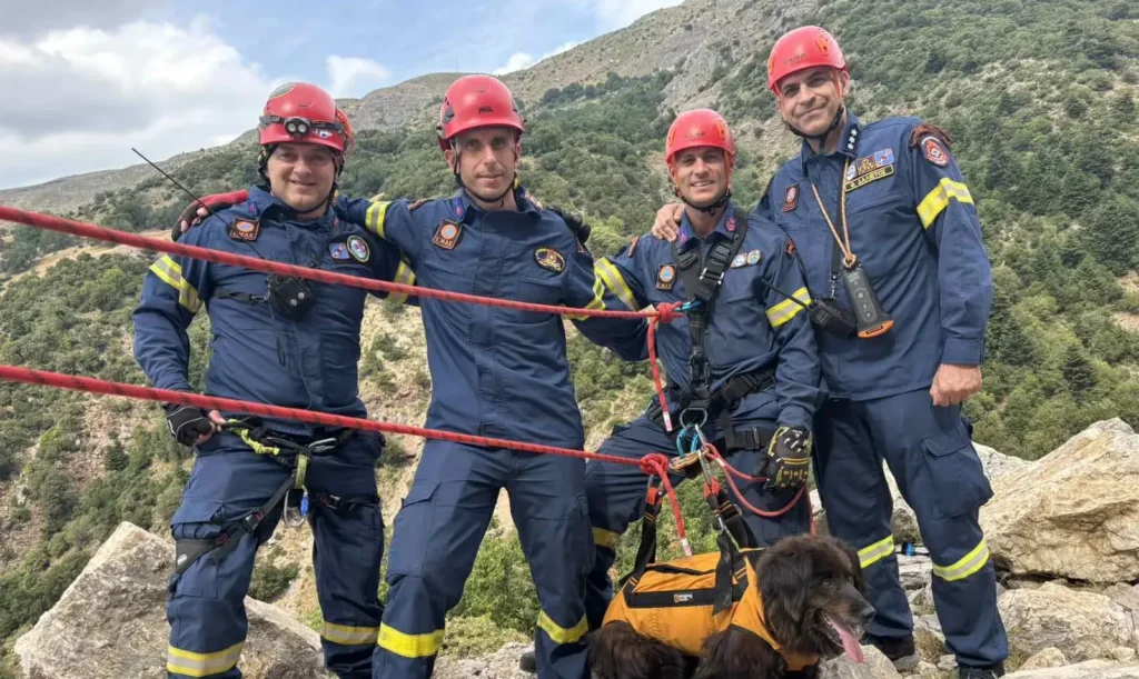 6η ΕΜΑΚ: Διέσωσε σκυλίτσα από χαράδρα 30 μέτρων στο Παναχαϊκό