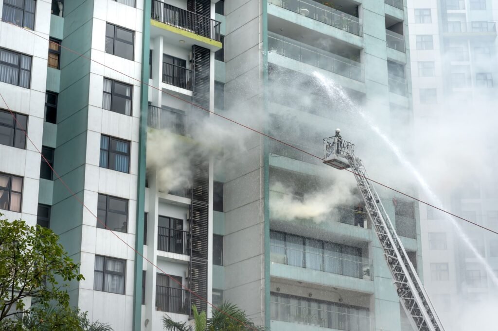 Ομολογία 74χρονου για τη φωτιά στο Σισμανόγλειο: «Επίτηδες την έβαλα»