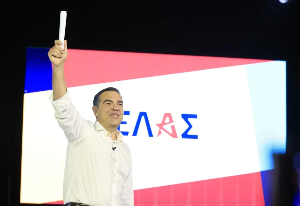 Αχαΐα: «Επιχείρηση σκούπα» Τσίπρα με πλήγματα στο ΠΑΣΟΚ Αχαΐα: «Επιχείρηση σκούπα» Τσίπρα με πλήγματα στο ΠΑΣΟΚ