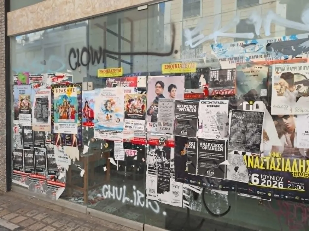 Πάτρα: Έντονο το πρόβλημα της ανεξέλεγκτης αφισοκόλλησης Πάτρα: Έντονο το πρόβλημα της ανεξέλεγκτης αφισοκόλλησης
