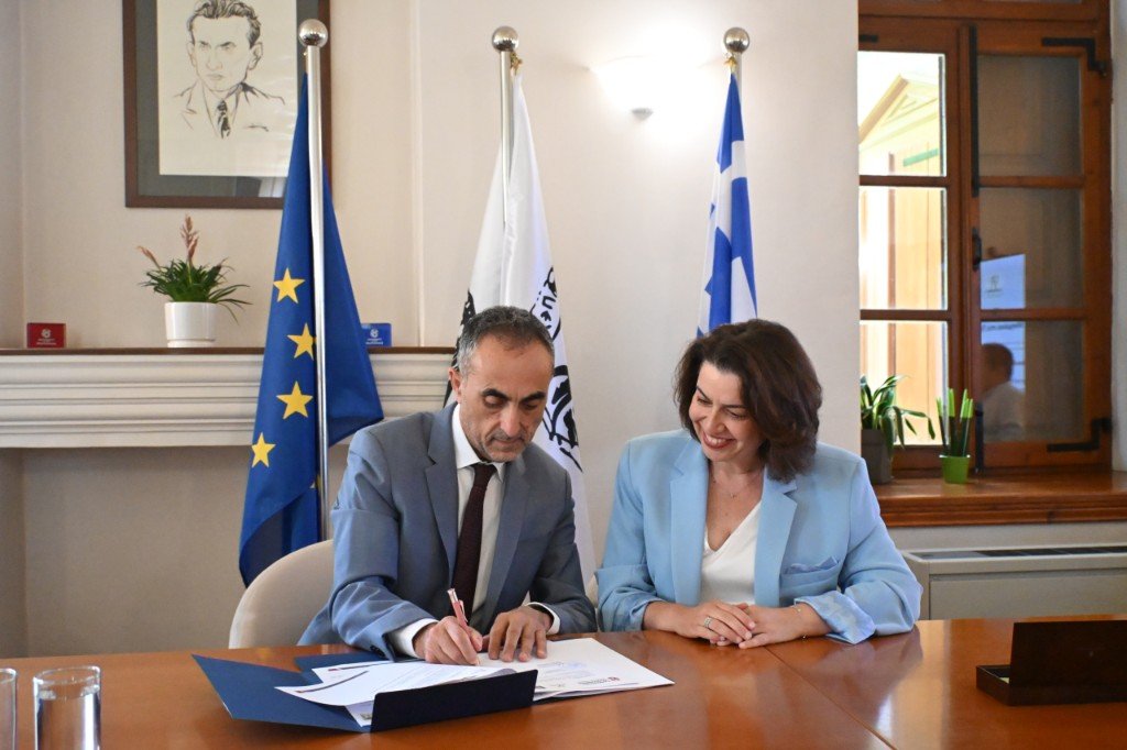 Συνεργασία Επιμελητηρίου Αχαΐας και Πανεπιστημίου Πελοποννήσου Συνεργασία Επιμελητηρίου Αχαΐας και Πανεπιστημίου Πελοποννήσου