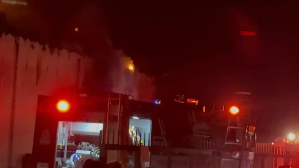 Πάτρα: Φωτιά σε εργοστάσιο επεξεργασίας ελιών στην οδό Αγρινίου-Αντιρρίου