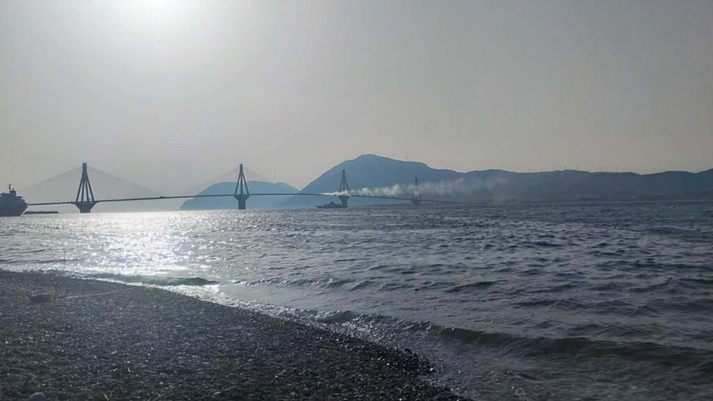 Πάτρα: Συναγερμός στη Γέφυρα Ρίου- Αντιρρίου για καπνούς – Τι συνέβη;