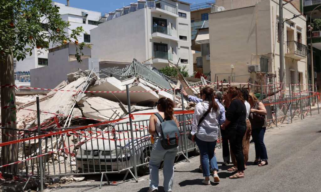 Κατάρρευση πολυκατοικίας στα Πετράλωνα: Ετοίμαζαν υπόγειο γκαράζ στην υπό ανέγερση οικοδομή